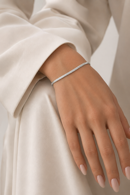 The Plat Lisse Flat Herringbone Bracelet
