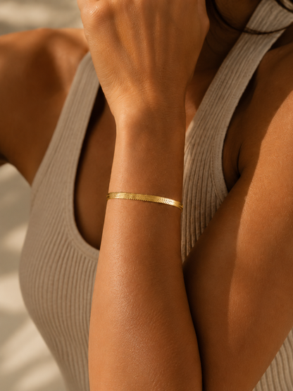 The Plat Lisse Flat Herringbone Bracelet